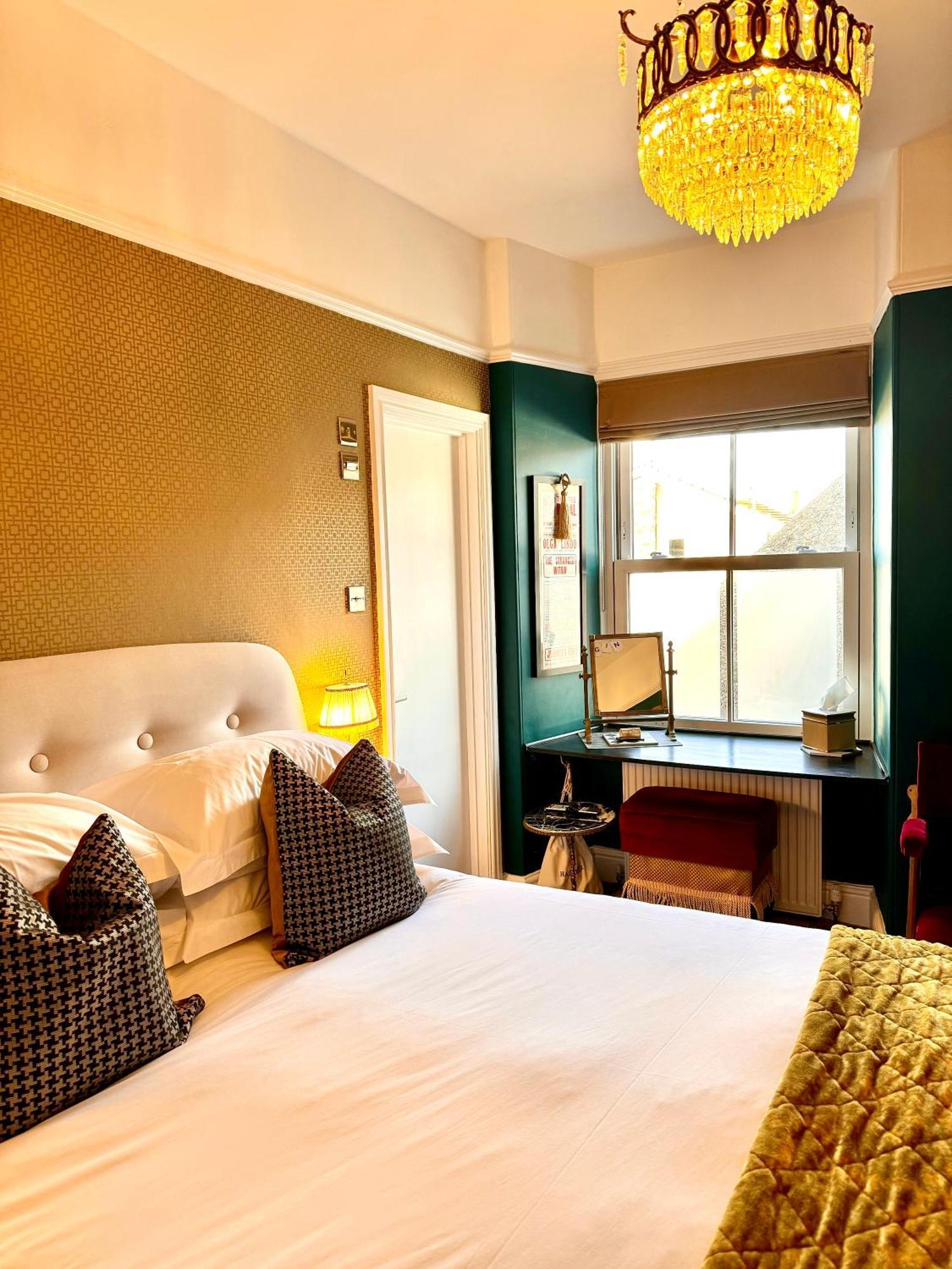 Bed & Breakfast Brightham House - Exclusively For Adults 5*