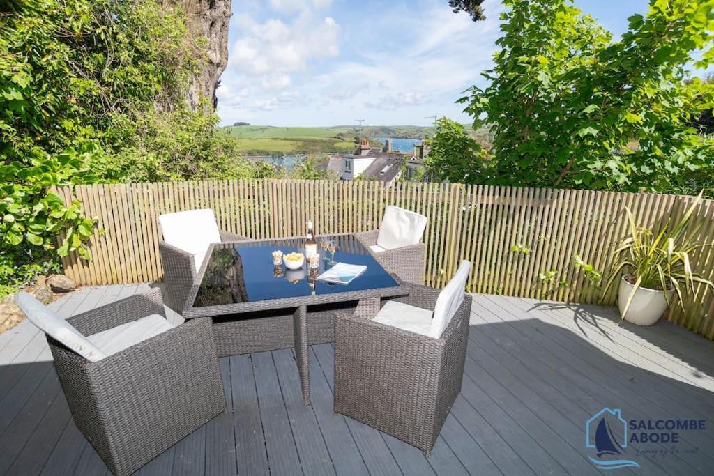 The Hideout-boutique Cabin, Estuary View & Parking Holiday home