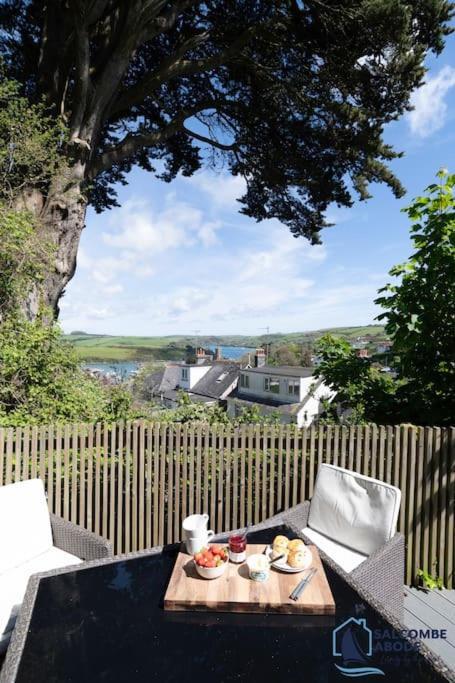 The Hideout-boutique Cabin, Estuary View & Parking Holiday home Salcombe