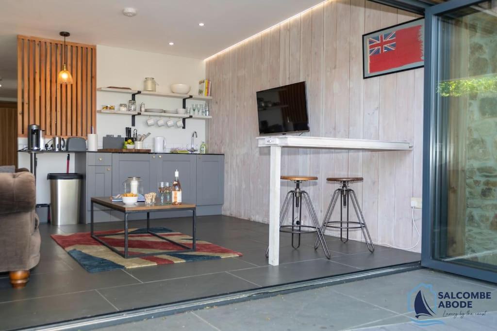 Holiday home The Hideout-boutique Cabin, Estuary View & Parking *