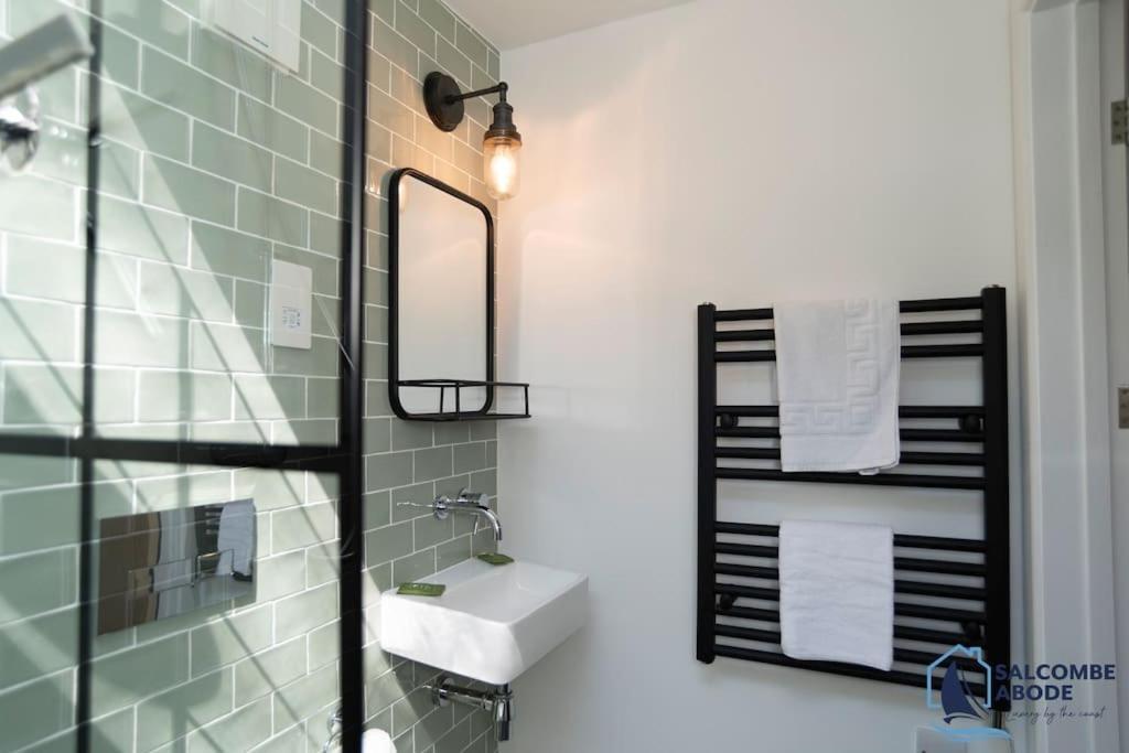 Holiday home The Hideout-boutique Cabin, Estuary View & Parking