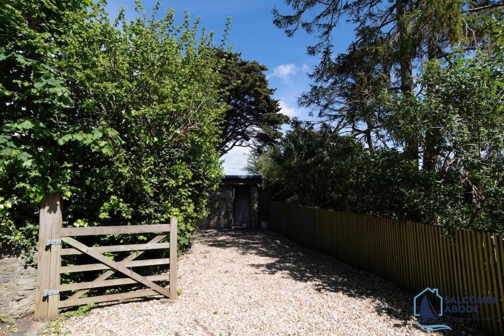 The Hideout-boutique Cabin, Estuary View & Parking *