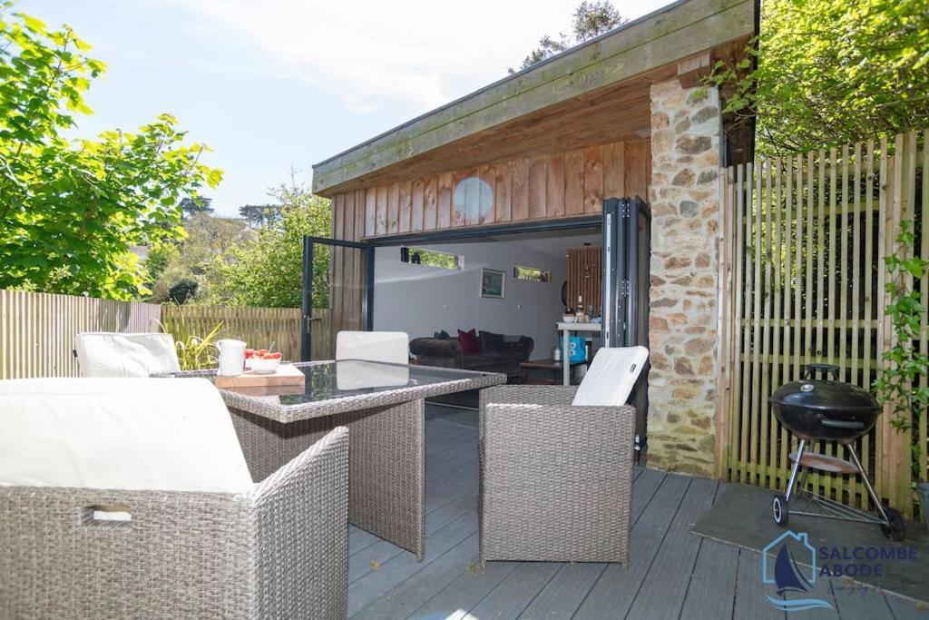Holiday home The Hideout-boutique Cabin, Estuary View & Parking *