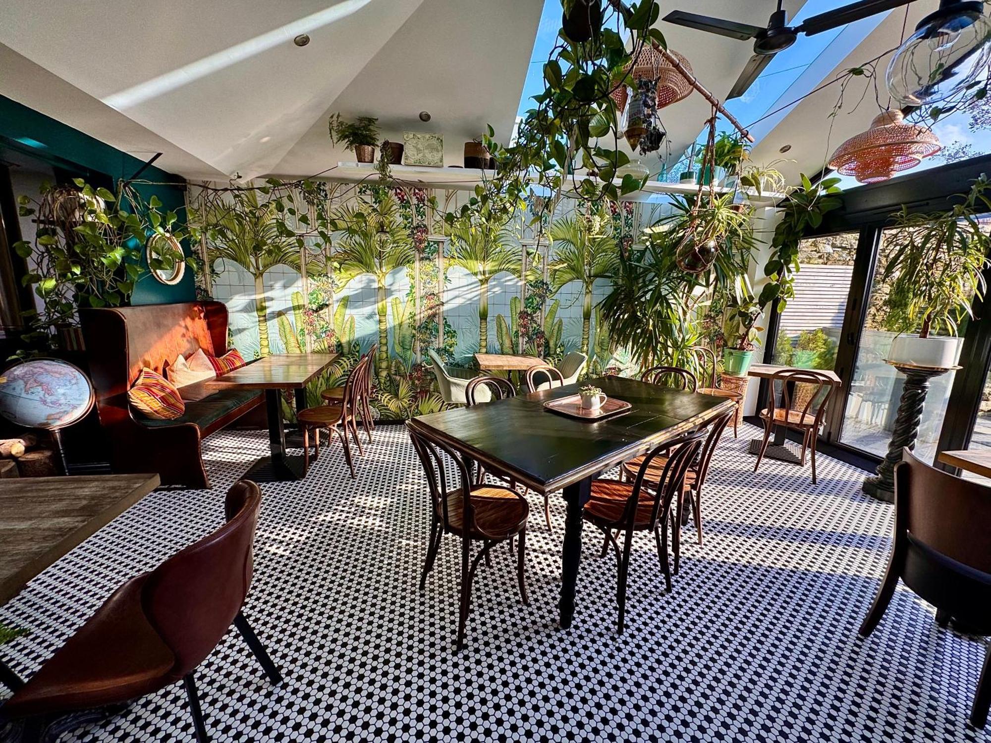 Bed & Breakfast Brightham House - Exclusively For Adults