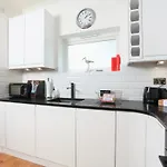 1 Lyndhurst