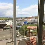 1 Lyndhurst