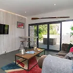 The Hideout-Boutique Cabin, Estuary View & Parking