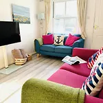 Pippin Cottage - Character Cottage With The Spirit Of The Sea