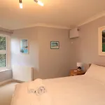 3 Hamstone Court