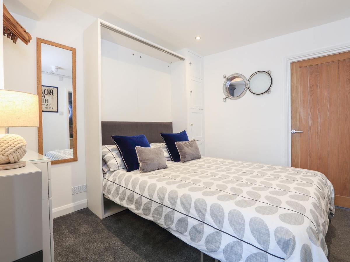 35 The * Salcombe