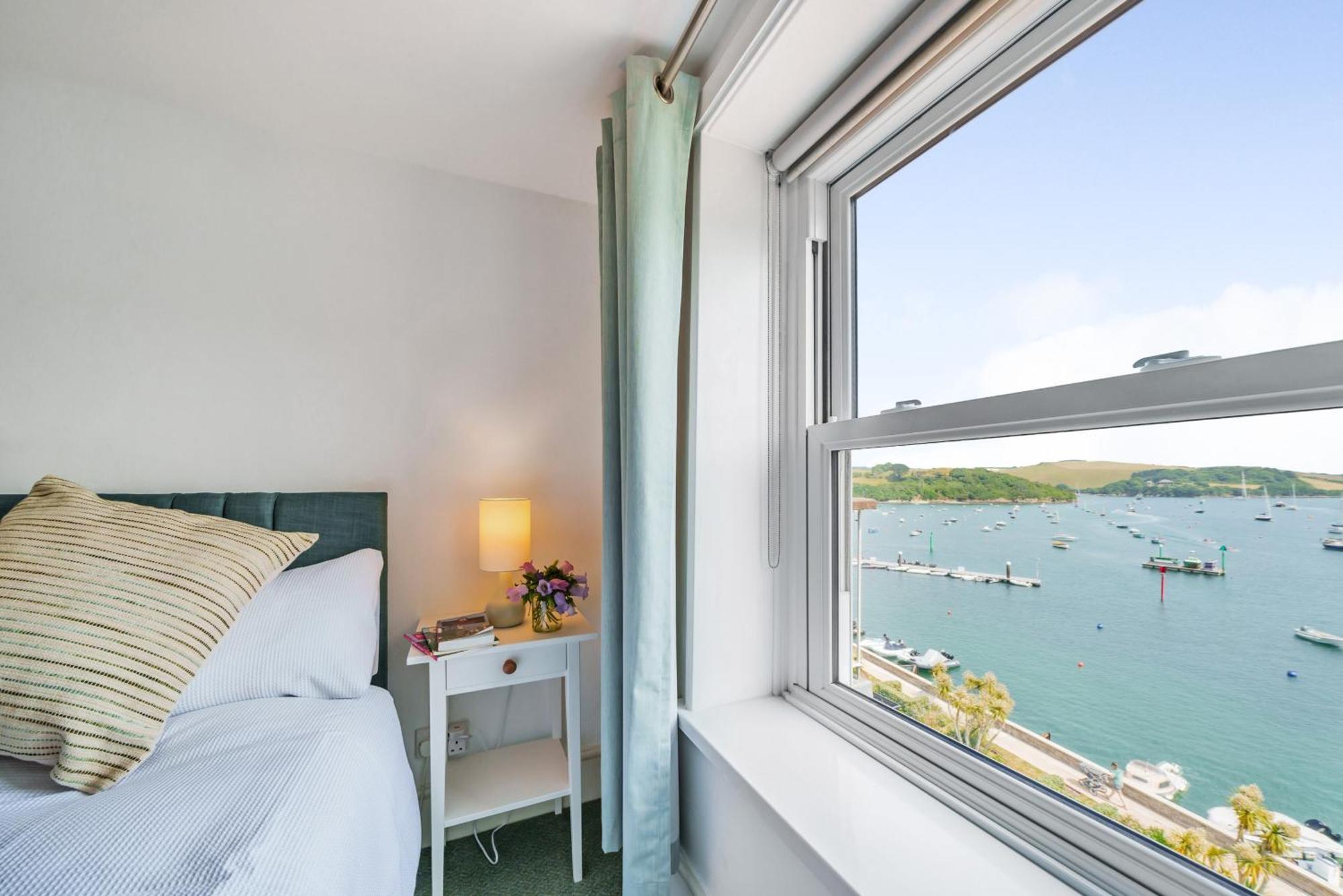 N ° 42 The * Salcombe