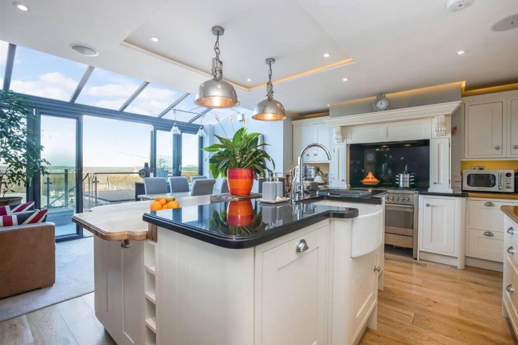 Delightful House With Panoramic Views
