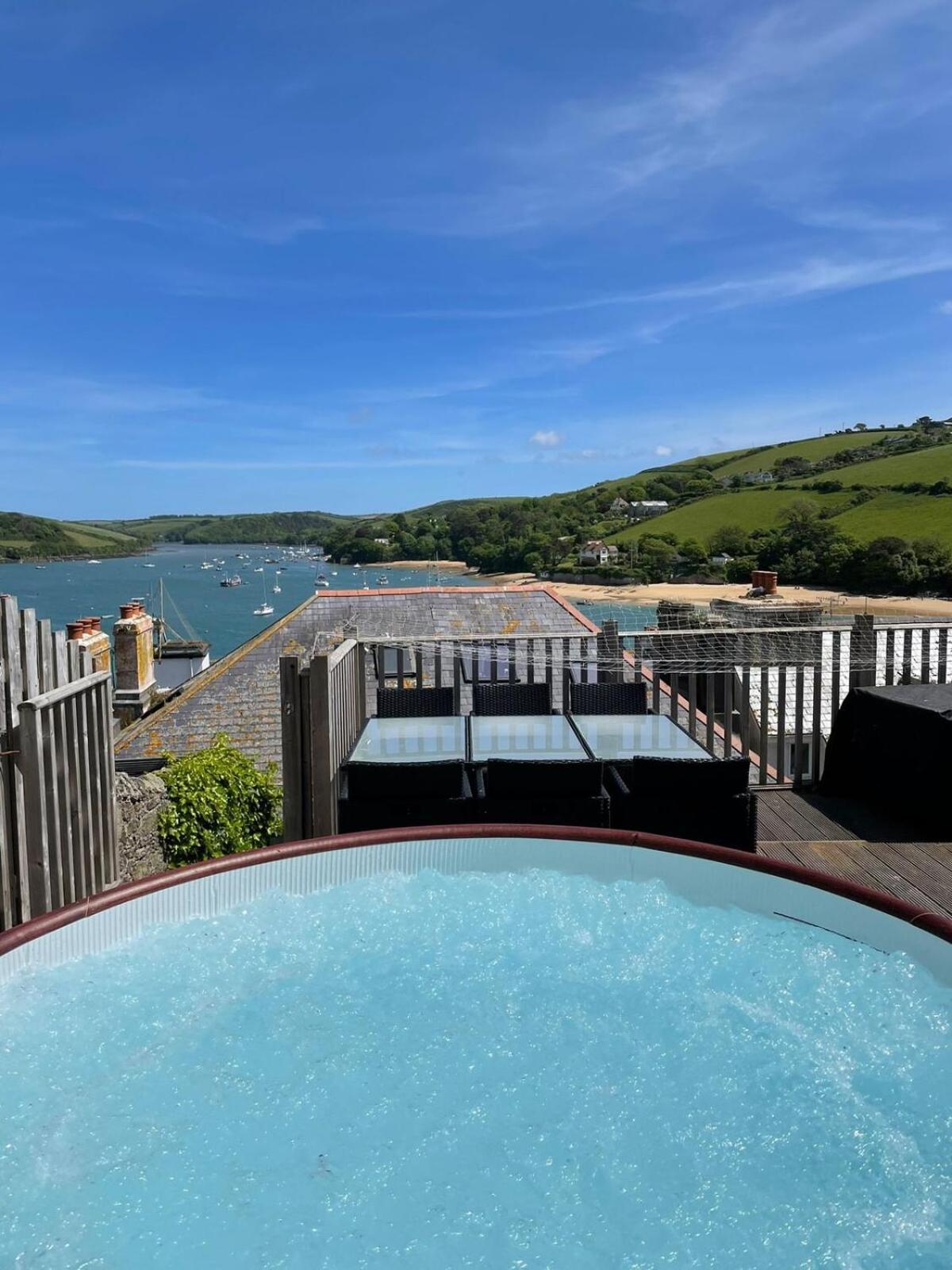 Casa de férias Absolute Heart Of - Estuary Views, Sauna, Hot Tub