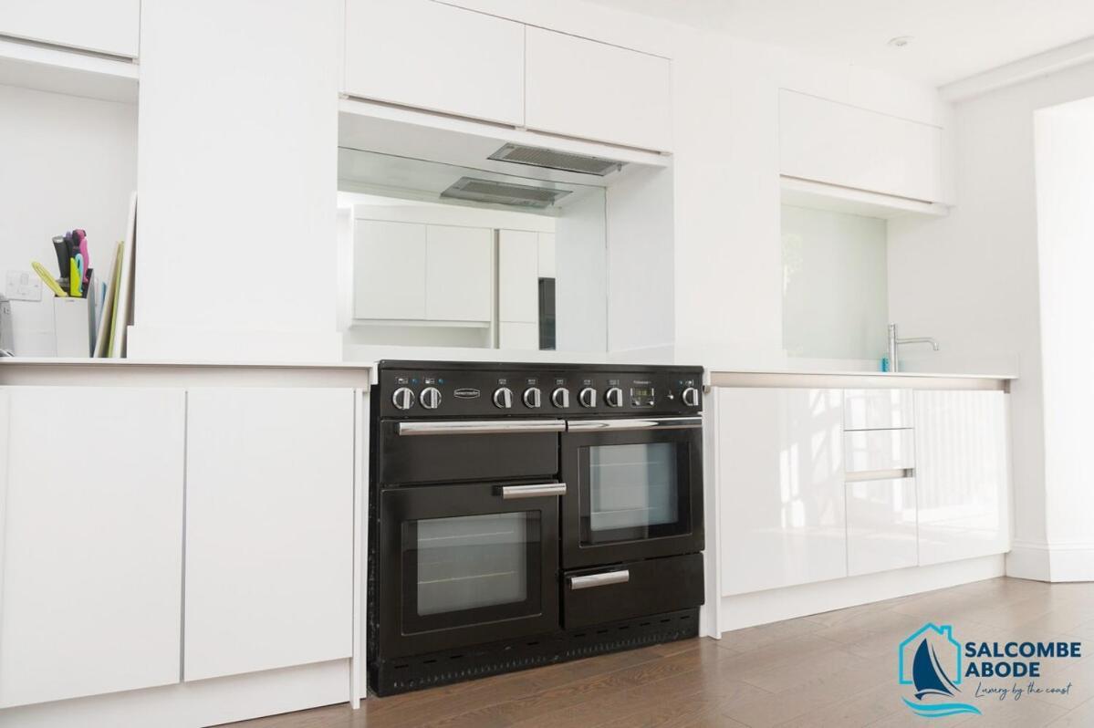 Absolute Heart Of - Estuary Views, Sauna, Hot Tub *