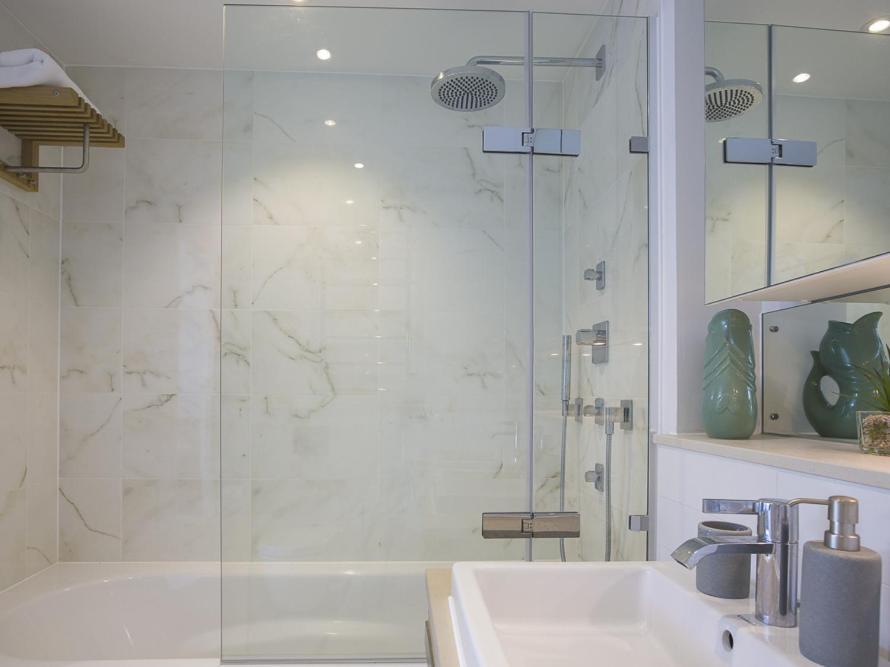8, Estura * Salcombe