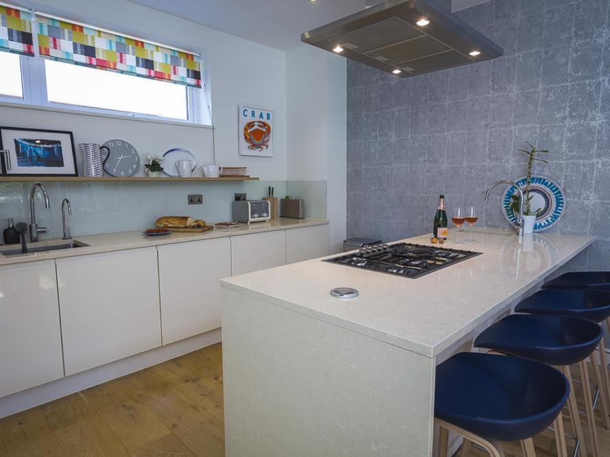 8, Estura * Salcombe