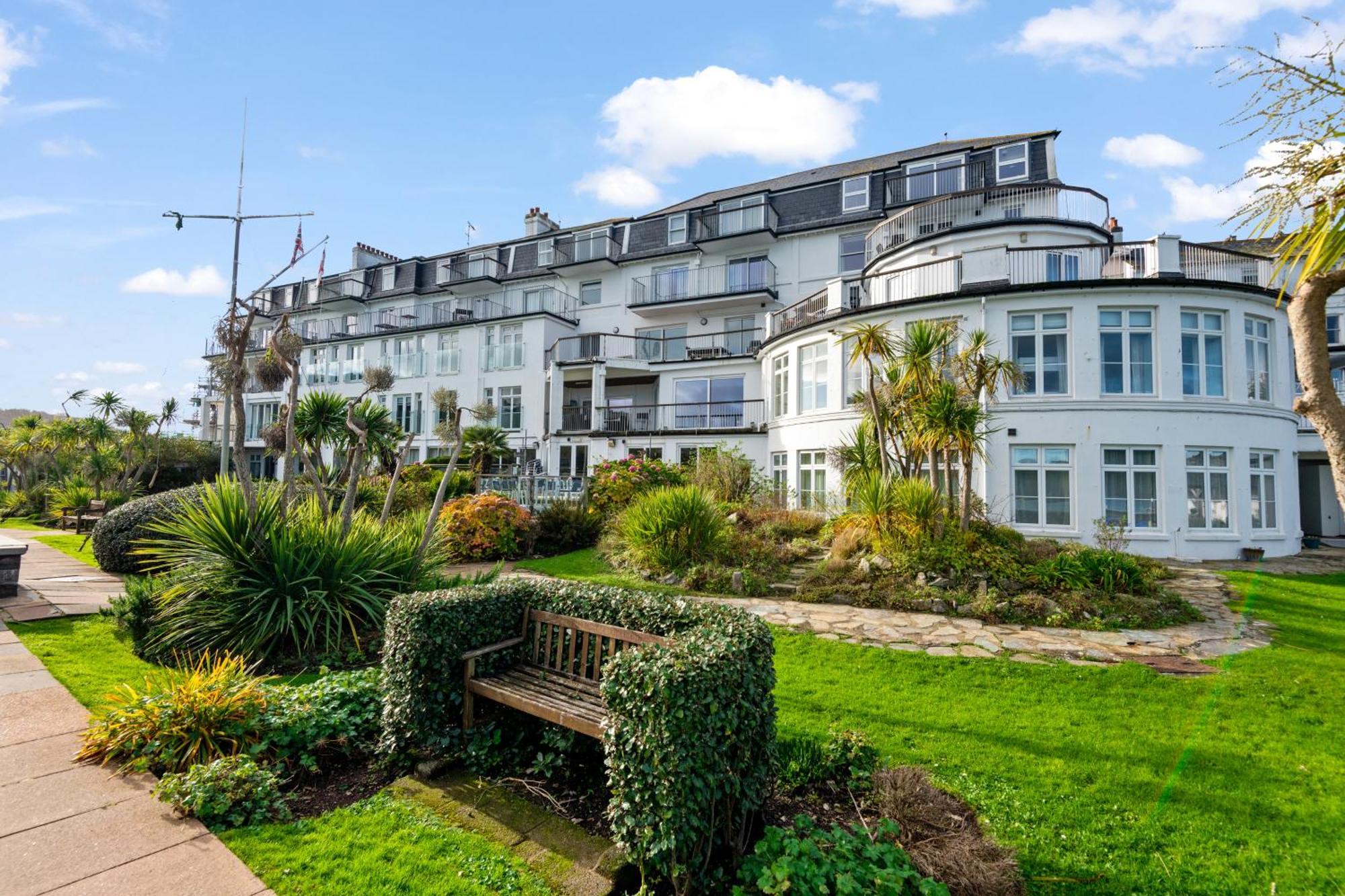 N° 28 The Salcombe