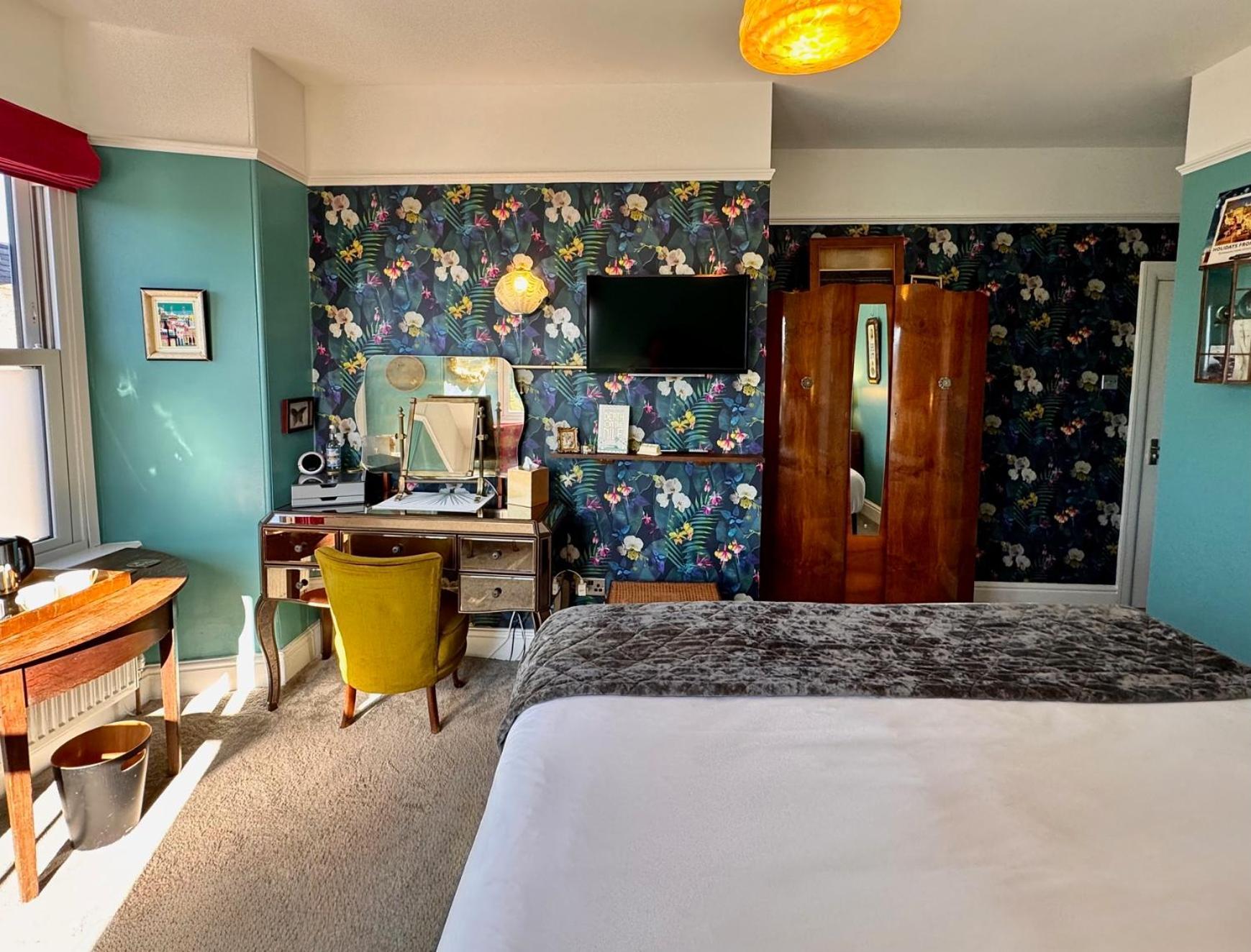 Brightham House - Exclusively For Adults Bed & Breakfast