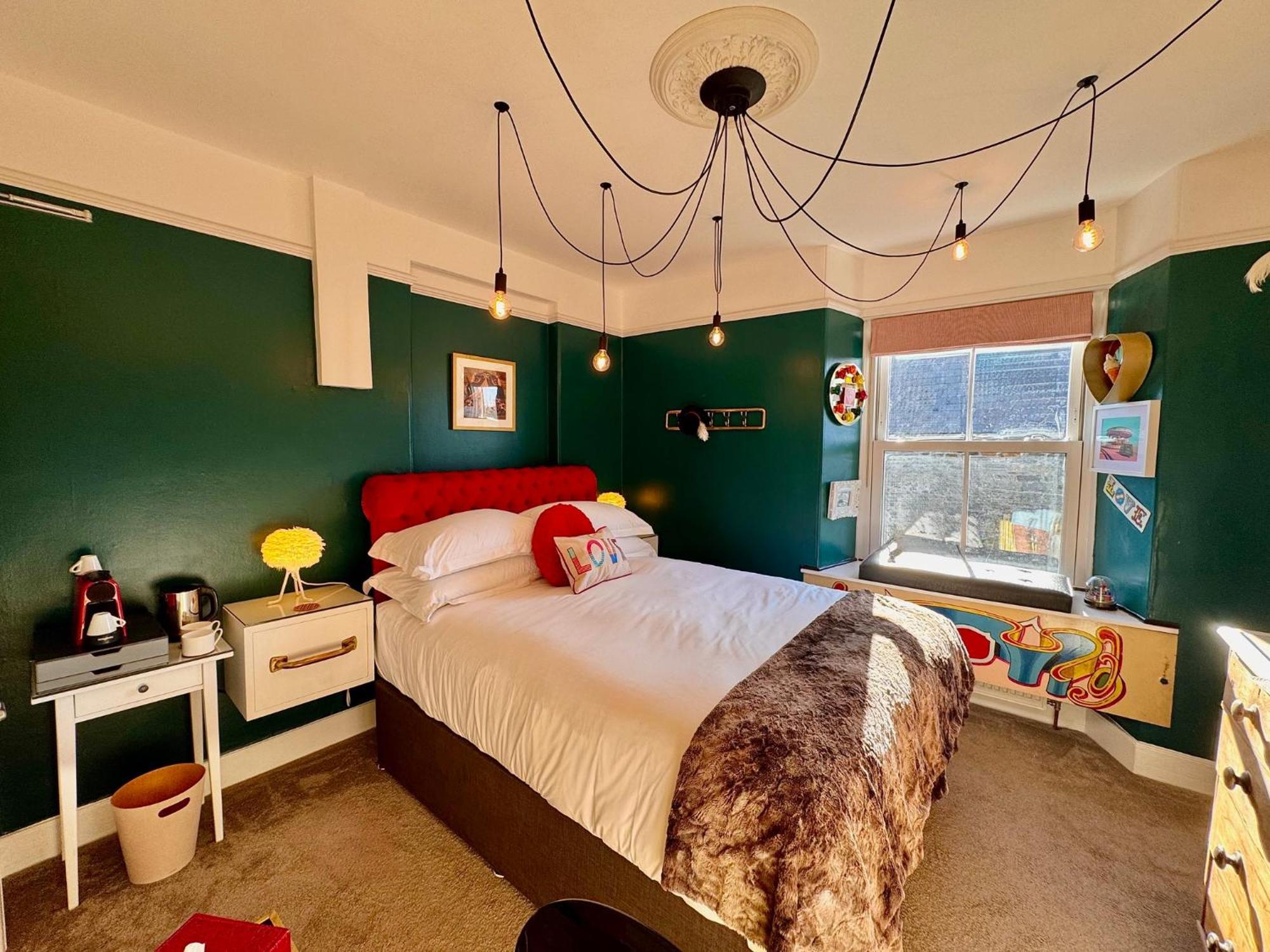Bed & Breakfast Brightham House - Exclusively For Adults